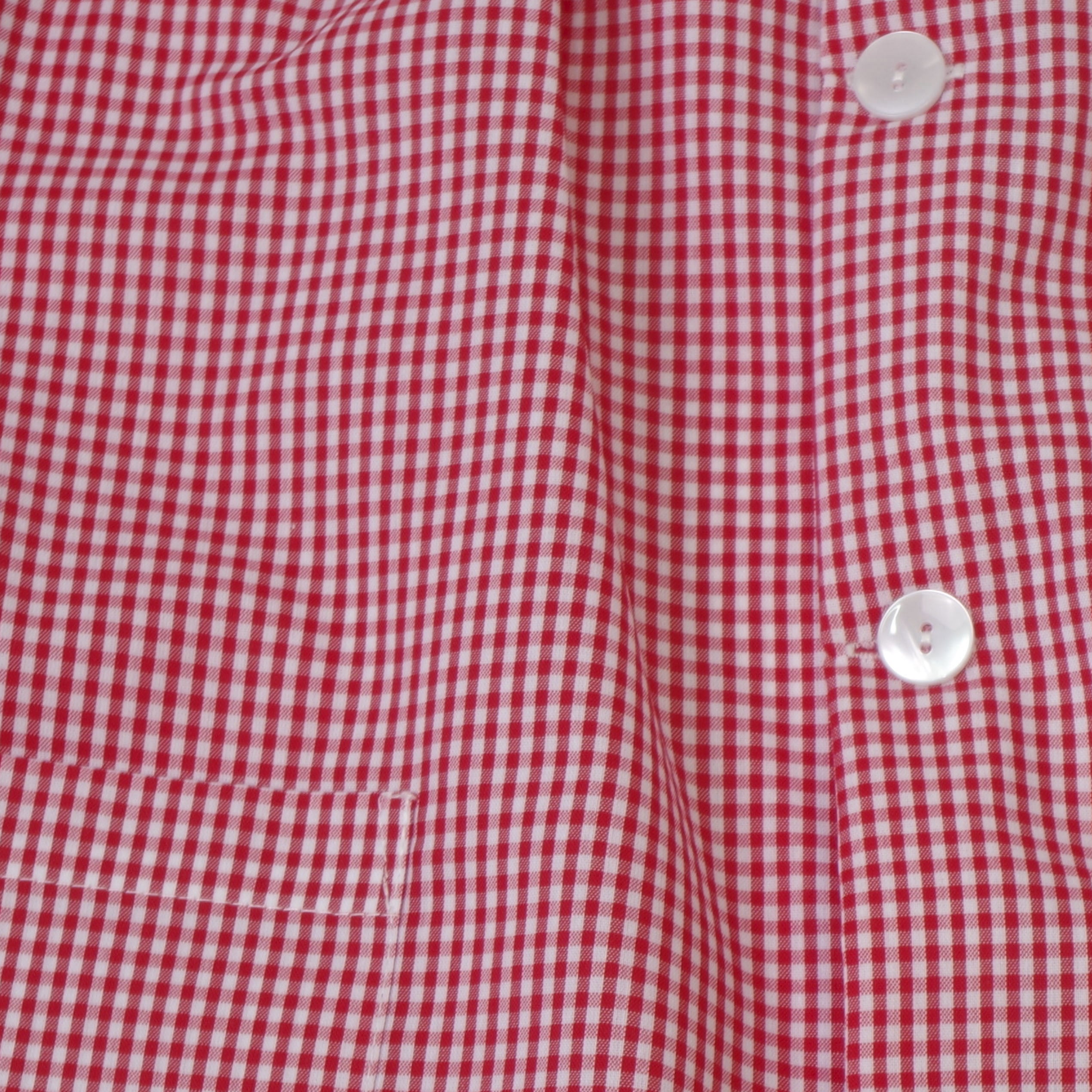 BATA ESCOLAR CON BOTONES ROJO