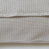 Housse de coussin nid d'abeille en coton beige 107