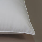 Garnissage du coussin en tissu microfibre