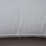 Garnissage du coussin en tissu microfibre