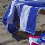 Serviette de plage à rayures bleu roi