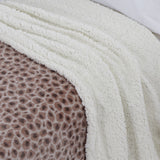 Couverture sherpa beige à imprimé animal