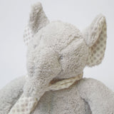 Manta topos + elefante de peluche gris