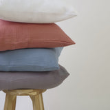 Housse de coussin nid d'abeille en coton bleu 150