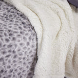 Couverture sherpa à imprimé animalier