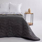 Lightweight empire comforter
